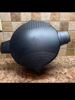 Pampered Chet Large Micro-Cooker is a 2 qt microwave steamer and lid. 8 Cups.